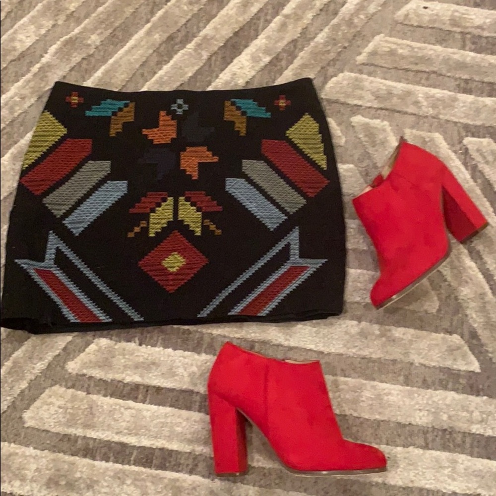 Embroidered mini skirt